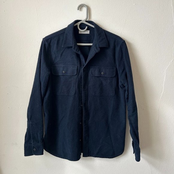 SHIPS FREE! Everlane Navy Blue 100% Cotton Thick Button Down Shirt Men’s Medium - Picture 1 of 3